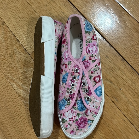 Pink Floral Tennis Shoes - Size 9 - Picture 2 of 4